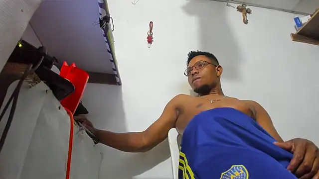 hugo3918  online show from February 10, 3:49 pm