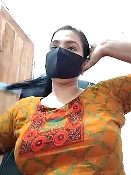 Snapshot of Ritusri_Dotta chatting on February 18, 4:04 am Ritusri Dotta online show from February 18, 4:04 am