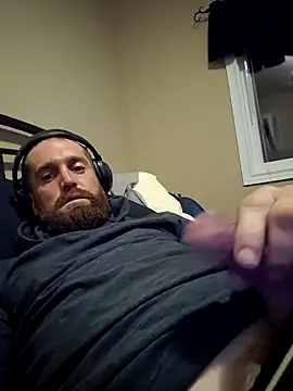 Snapshot of BiffingCoyote chatting on December 5, 4:10 am BiffingCoyote online show from December 5, 4:10 am