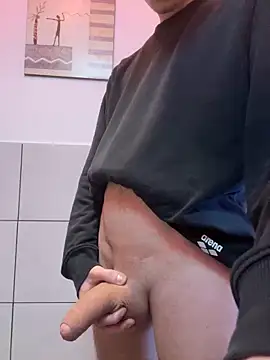 Snapshot of M1LL10N chatting on January 5, 2:30 pm M1LL10N online show from January 5, 2:30 pm