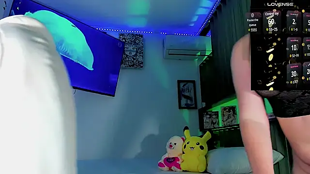 Ashlycuute online show from March 22, 11:42 am