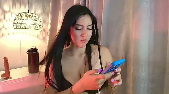 Snapshot of MarianaBenz chatting on February 7, 2:29 am MarianaBenz online show from February 7, 2:29 am