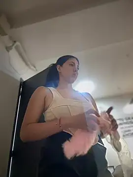 Snapshot of MarianaBenz chatting on February 8, 8:32 pm MarianaBenz online show from February 8, 8:32 pm