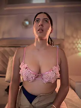 Snapshot of MarianaBenz chatting on February 19, 9:58 pm MarianaBenz online show from February 19, 9:58 pm