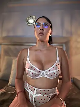 Snapshot of MarianaBenz chatting on March 3, 8:32 pm MarianaBenz online show from March 3, 8:32 pm