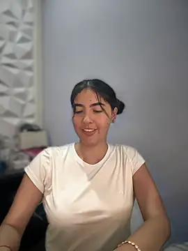 Snapshot of MarianaBenz chatting on March 9, 3:01 am MarianaBenz online show from March 9, 3:01 am