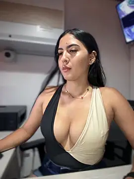 Snapshot of MarianaBenz chatting on October 4, 9:46 pm MarianaBenz online show from October 4, 9:46 pm