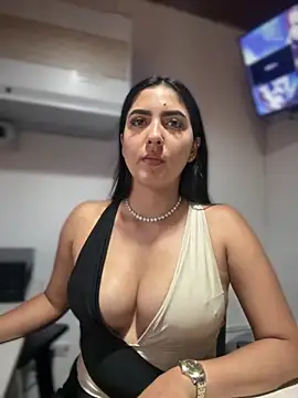 Snapshot of MarianaBenz chatting on November 3, 12:24 am MarianaBenz online show from November 3, 12:24 am