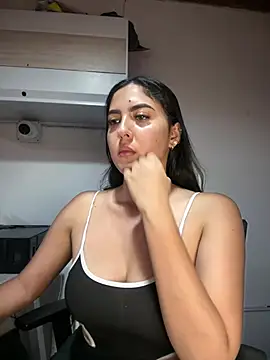 MarianaBenz online show from April 4, 11:46 pm