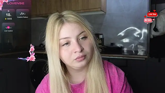 shy blondiee online show from April 16, 7:25 pm