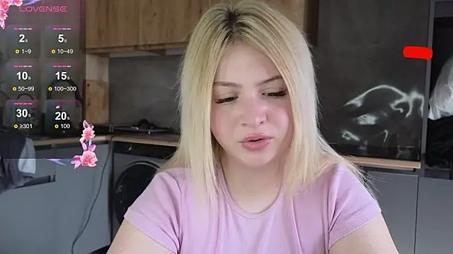 shy blondiee online show from April 17, 1:14 pm