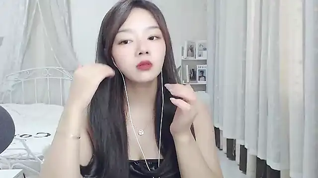 Snapshot of Jenny-Z chatting on July 12, 1:40 am Jenny-Z online show from July 12, 1:40 am