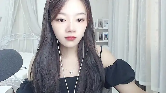Snapshot of Jenny-Z chatting on July 13, 1:52 am Jenny-Z online show from July 13, 1:52 am