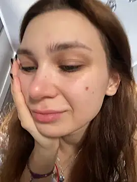 QuitieLia online show from February 12, 7:14 am