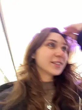 QuitieLia online show from February 17, 1:18 pm