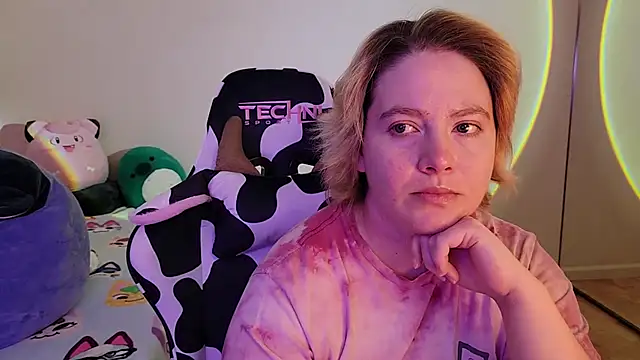 Snapshot of InternetFairy_XO chatting on December 13, 7:53 pm InternetFairy XO online show from December 13, 7:53 pm