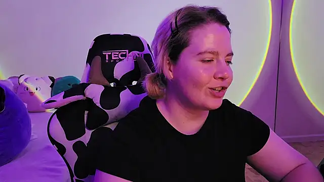 Snapshot of InternetFairy_XO chatting on December 15, 9:31 pm InternetFairy XO online show from December 15, 9:31 pm