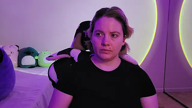 Snapshot of InternetFairy_XO chatting on December 16, 1:11 pm InternetFairy XO online show from December 16, 1:11 pm