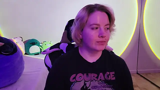 Snapshot of InternetFairy_XO chatting on December 17, 4:32 pm InternetFairy XO online show from December 17, 4:32 pm