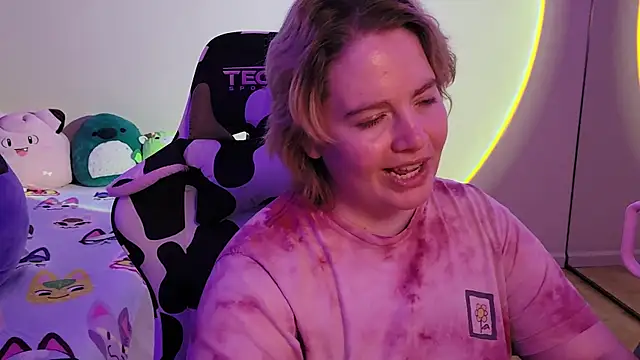 Snapshot of InternetFairy_XO chatting on January 1, 11:38 am InternetFairy XO online show from January 1, 11:38 am