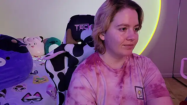 Snapshot of InternetFairy_XO chatting on January 1, 2:42 pm InternetFairy XO online show from January 1, 2:42 pm