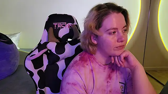 Snapshot of InternetFairy_XO chatting on January 17, 4:06 am InternetFairy XO online show from January 17, 4:06 am