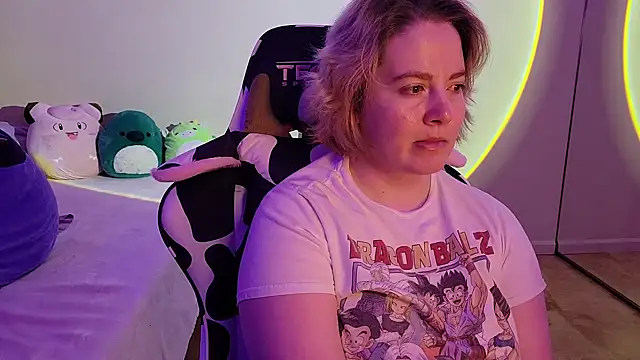 Snapshot of InternetFairy_XO chatting on January 18, 9:45 am InternetFairy XO online show from January 18, 9:45 am