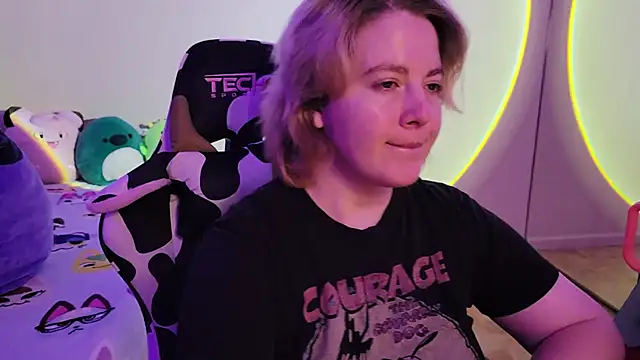 Snapshot of InternetFairy_XO chatting on January 19, 9:01 am InternetFairy XO online show from January 19, 9:01 am