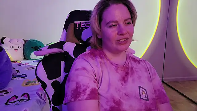 Snapshot of InternetFairy_XO chatting on January 21, 2:26 pm InternetFairy XO online show from January 21, 2:26 pm