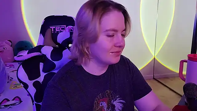 Snapshot of InternetFairy_XO chatting on January 29, 7:11 pm InternetFairy XO online show from January 29, 7:11 pm