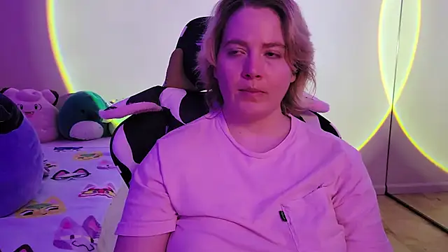 Snapshot of InternetFairy_XO chatting on January 31, 9:16 am InternetFairy XO online show from January 31, 9:16 am