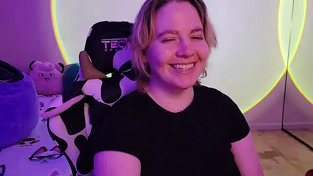 Snapshot of InternetFairy_XO chatting on February 1, 3:30 am InternetFairy XO online show from February 1, 3:30 am