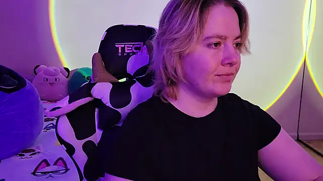 Snapshot of InternetFairy_XO chatting on February 1, 6:32 am InternetFairy XO online show from February 1, 6:32 am