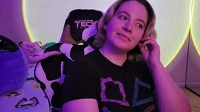 Snapshot of InternetFairy_XO chatting on February 2, 6:48 am InternetFairy XO online show from February 2, 6:48 am