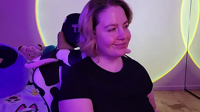 Snapshot of InternetFairy_XO chatting on February 4, 7:07 am InternetFairy XO online show from February 4, 7:07 am