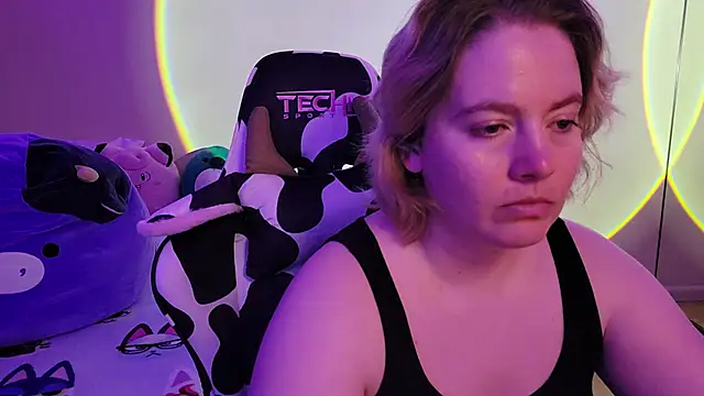 Snapshot of InternetFairy_XO chatting on February 6, 4:10 am InternetFairy XO online show from February 6, 4:10 am