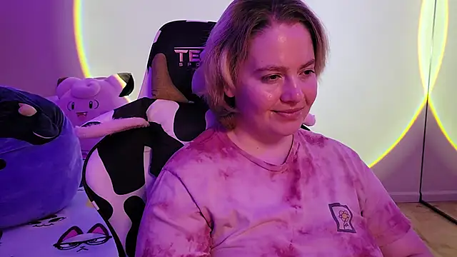 Snapshot of InternetFairy_XO chatting on February 11, 8:26 am InternetFairy XO online show from February 11, 8:26 am