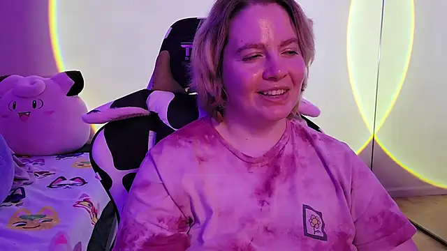 Snapshot of InternetFairy_XO chatting on February 11, 11:32 am InternetFairy XO online show from February 11, 11:32 am