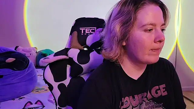 Snapshot of InternetFairy_XO chatting on February 23, 2:25 pm InternetFairy XO online show from February 23, 2:25 pm