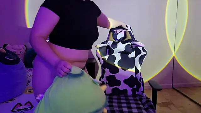 Snapshot of InternetFairy_XO chatting on February 24, 6:27 am InternetFairy XO online show from February 24, 6:27 am