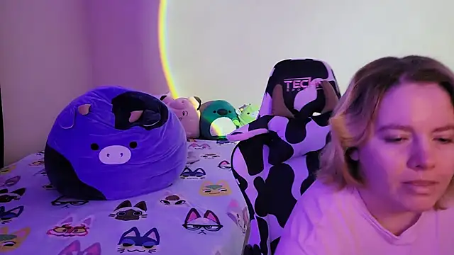 Snapshot of InternetFairy_XO chatting on February 27, 7:12 am InternetFairy XO online show from February 27, 7:12 am