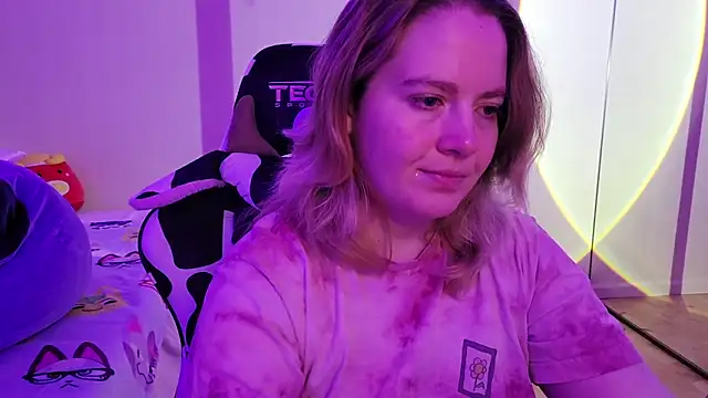 Snapshot of InternetFairy_XO chatting on October 20, 3:40 am InternetFairy XO online show from October 20, 3:40 am