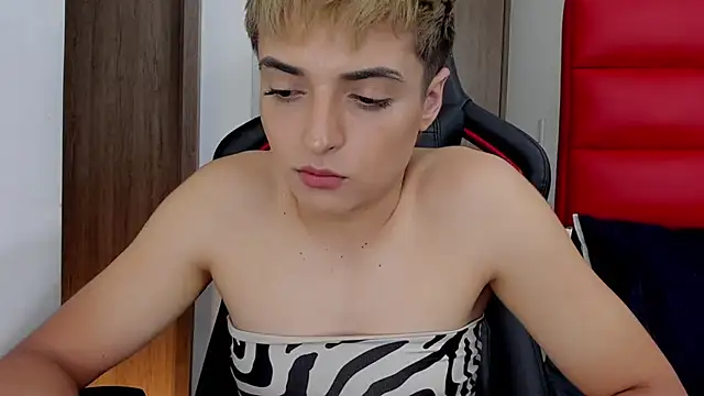 Snapshot of LyonGallego_ chatting on February 6, 1:16 am LyonGallego online show from February 6, 1:16 am