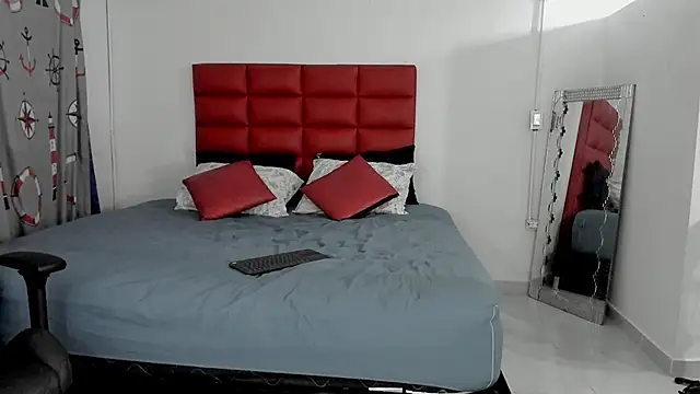 Snapshot of LyonGallego_ chatting on September 18, 8:16 am LyonGallego online show from September 18, 8:16 am