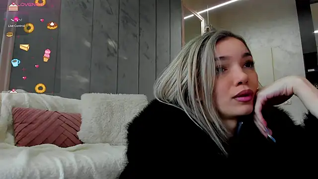 Snapshot of Sassy_Teen chatting on January 17, 7:35 am Sassy Teen online show from January 17, 7:35 am