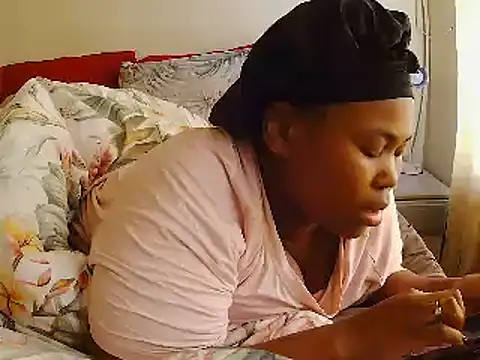 Snapshot of Real1SweetQueen chatting on June 24, 6:45 am Real1SweetQueen online show from June 24, 6:45 am