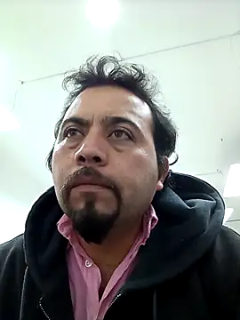 Snapshot of maxAnderson_1 chatting on February 12, 3:18 pm maxAnderson 1 online show from February 12, 3:18 pm