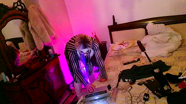 CharlotteVixxens online show from January 11, 12:15 am