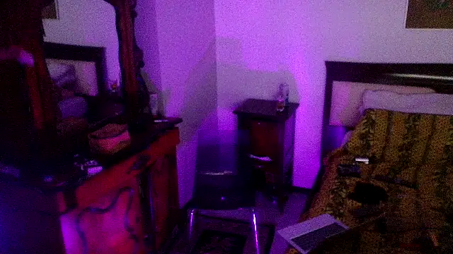 CharlotteVixxens online show from April 21, 12:56 am