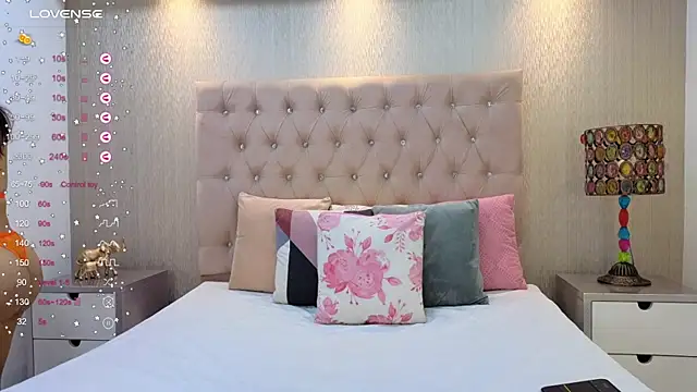 Snapshot of NatyQueen_ chatting on March 12, 1:19 pm NatyQueen online show from March 12, 1:19 pm